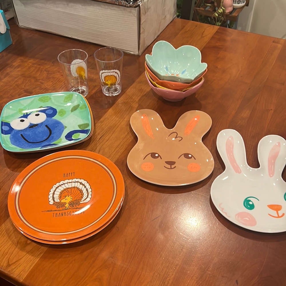 Kids plastic plates, bowls and cups
